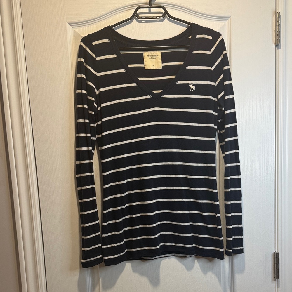 A-Y2K Abercrombie & Fitch Navy & White Striped V-Neck Long Sleeve Top- Medium